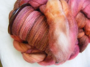 Multicoloured yarn before and after the blending process